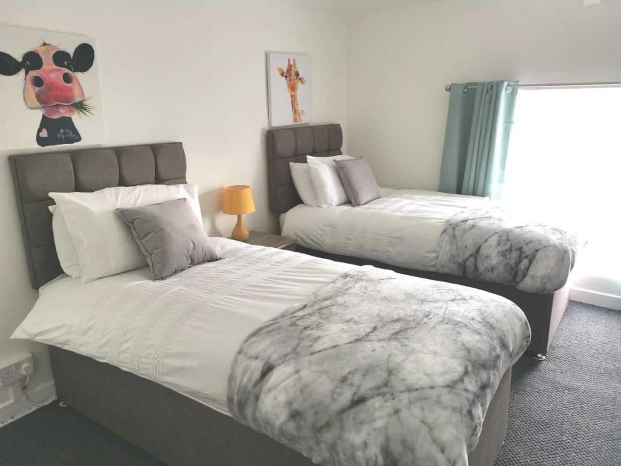Parking, Smart Tv'S In All Rooms, Central Location 斯旺西 外观 照片