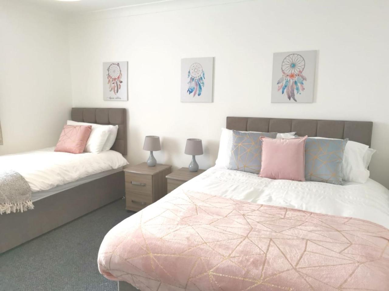 Parking, Smart Tv'S In All Rooms, Central Location 斯旺西 外观 照片