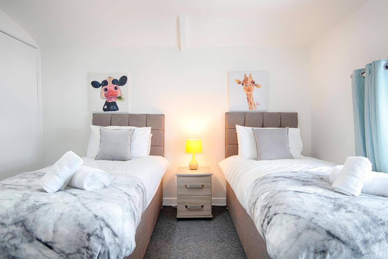 Parking, Smart Tv'S In All Rooms, Central Location 斯旺西 外观 照片