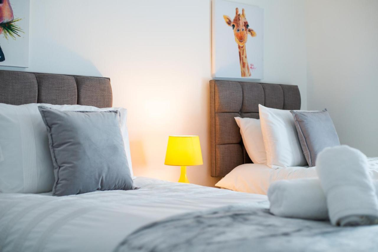 Parking, Smart Tv'S In All Rooms, Central Location 斯旺西 外观 照片